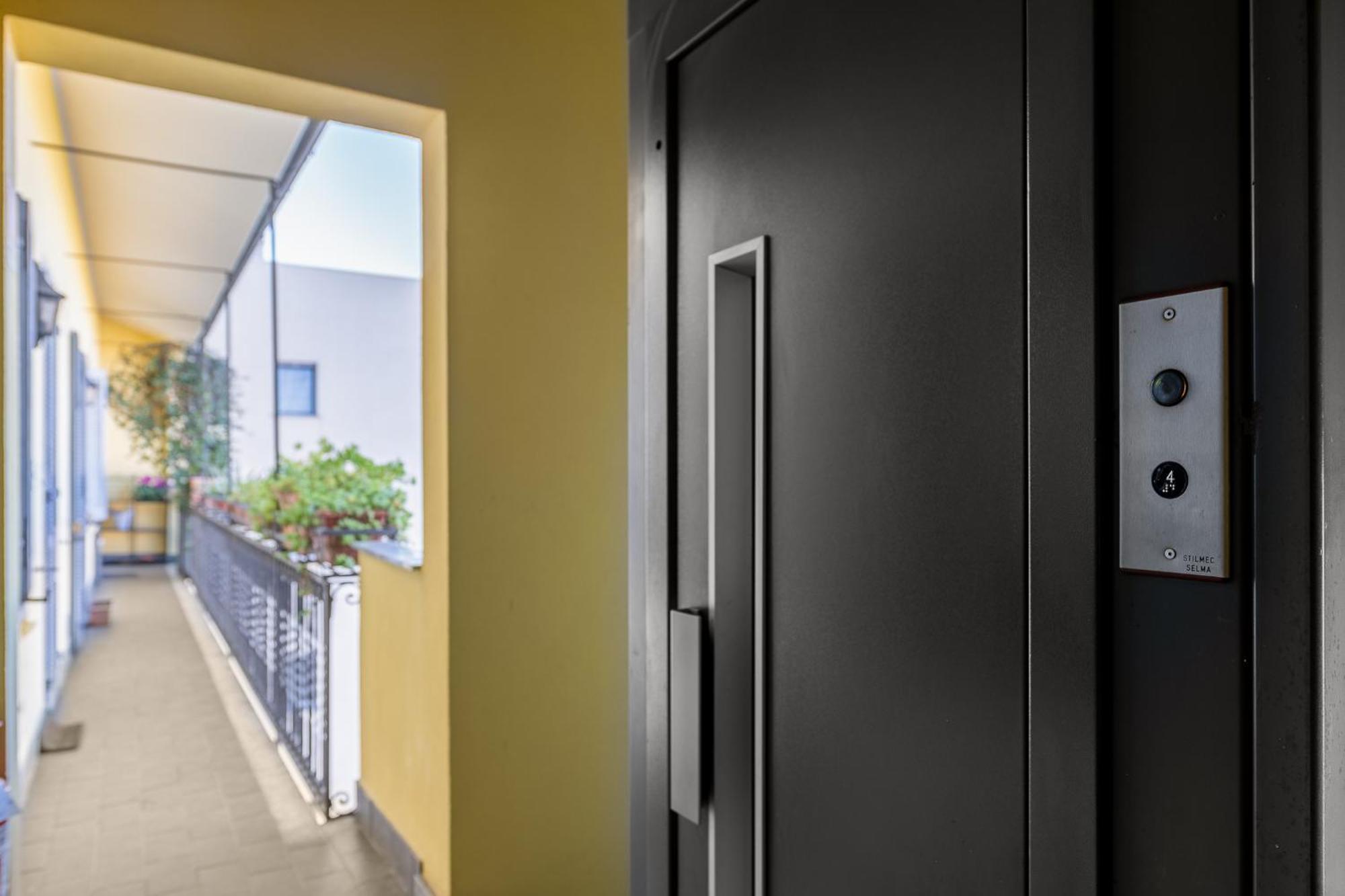 Апартаменти Bright Loft - Free Private Parking Мілан Екстер'єр фото